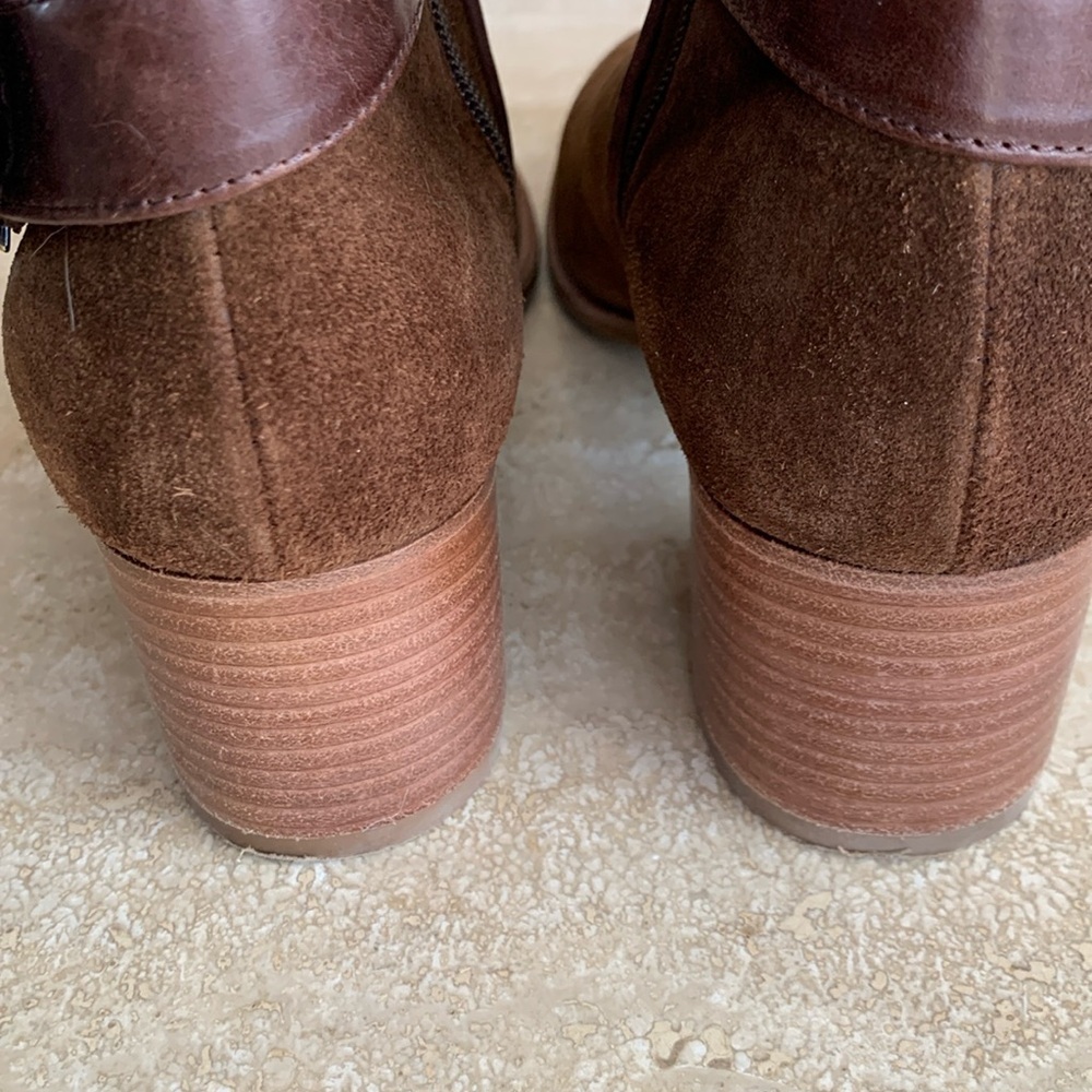 AQUATALIA brown ankle boots, suede leather trim, inside zip, 2” block heels. 9 - Picture 8 of 17